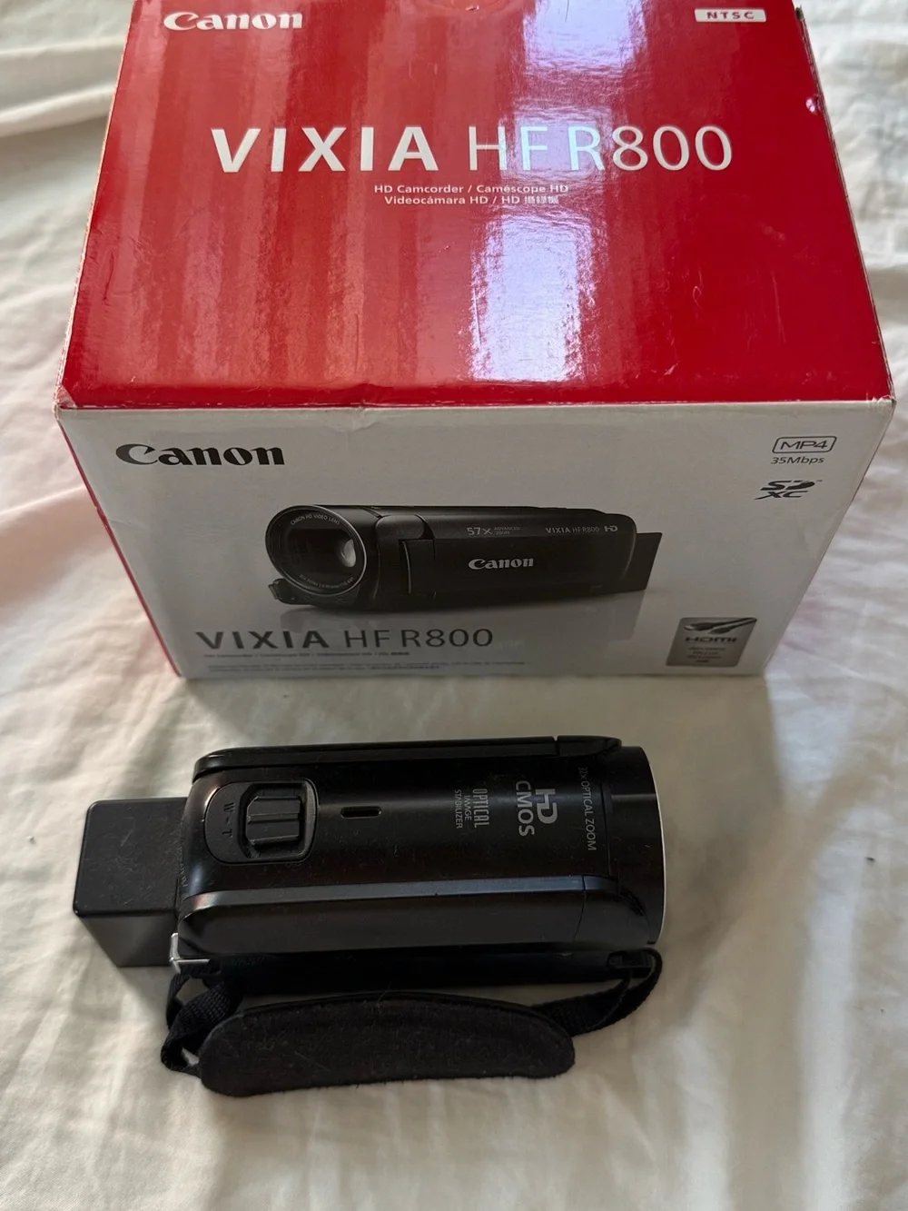 Canon VIXIA HFR800 Black HD Camcorder with Box